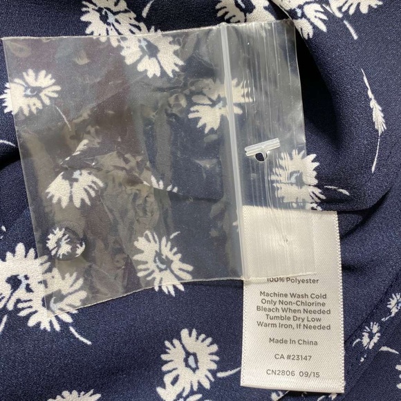 Talbots Petites Womens Floral Sleeveless V-Neck Top Size MP Blue White - Picture 6 of 7